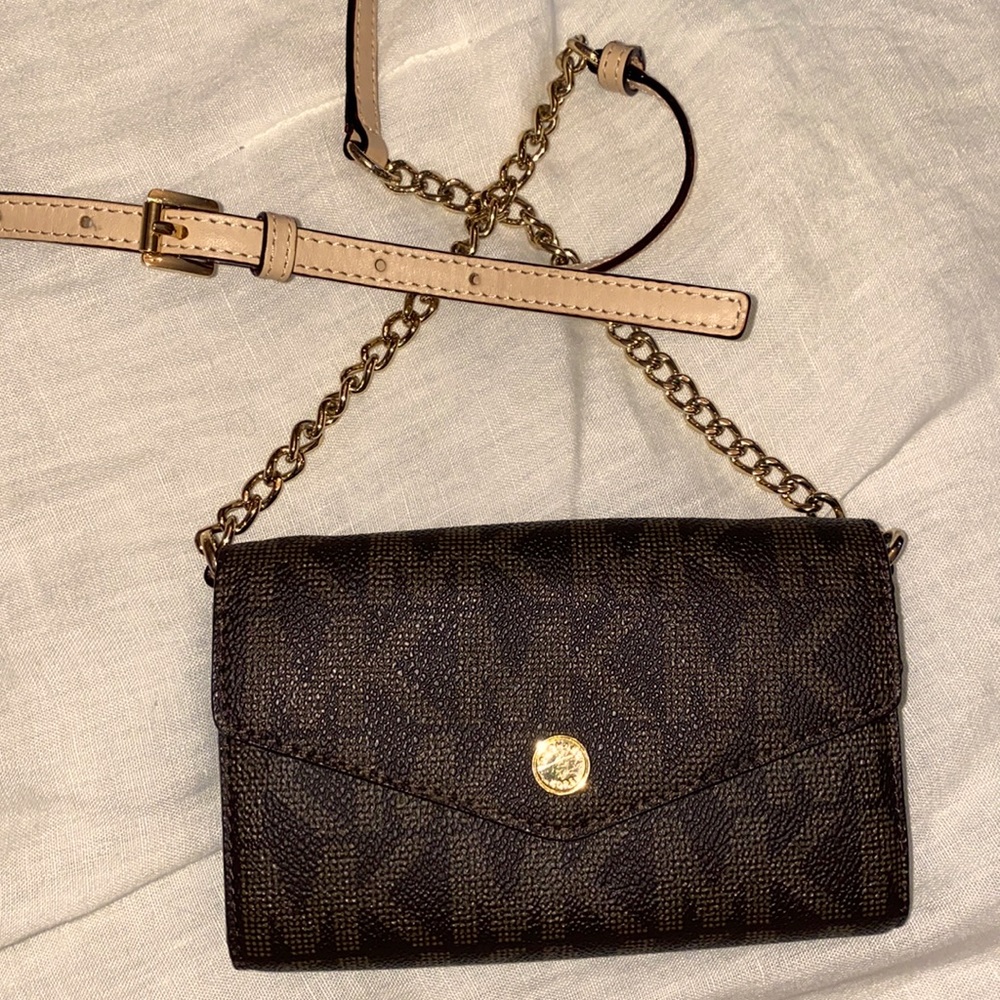 MICHAEL KORS MONOGRAM BROWN CROSS BODY BAG